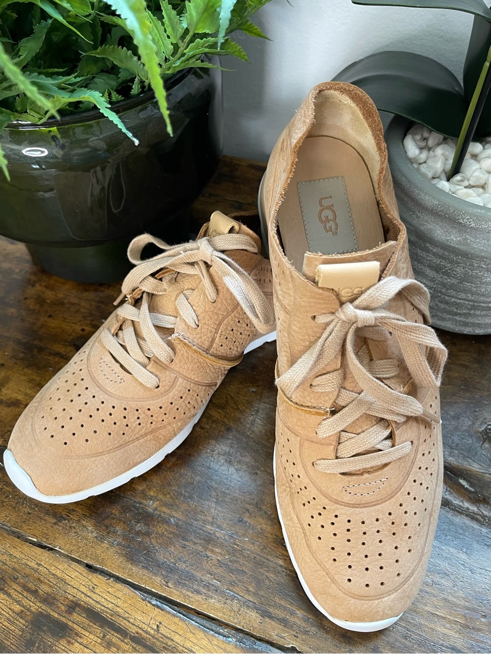 ✈️ UGG Women’s NWOT Treadlite Tan Suede Perforated Lace-Up Sneakers